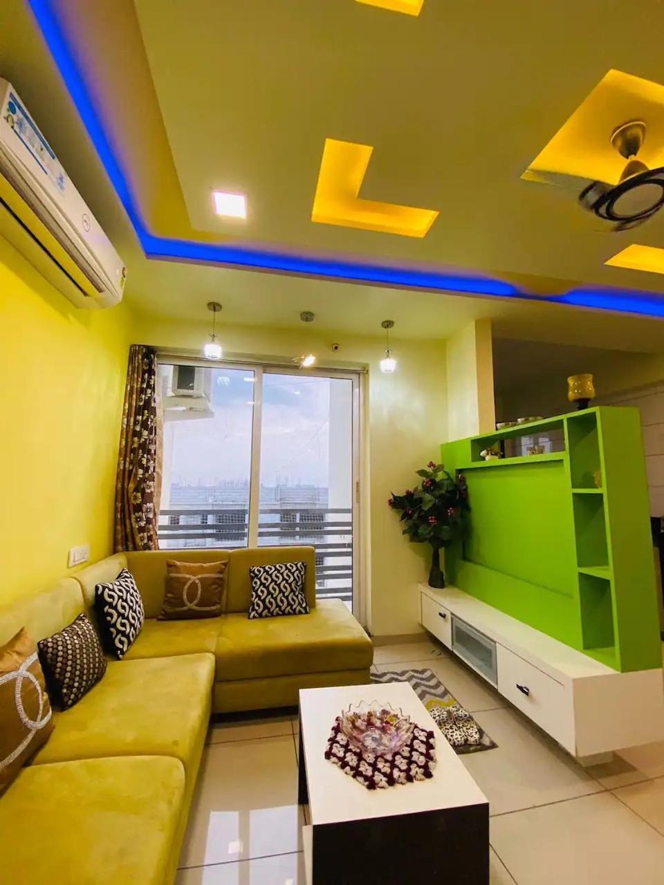 7 Seasons Palm Suite With Sky Orbit, Balcony, Swimming Pool, Wifi, Playground Rádzskot Kültér fotó