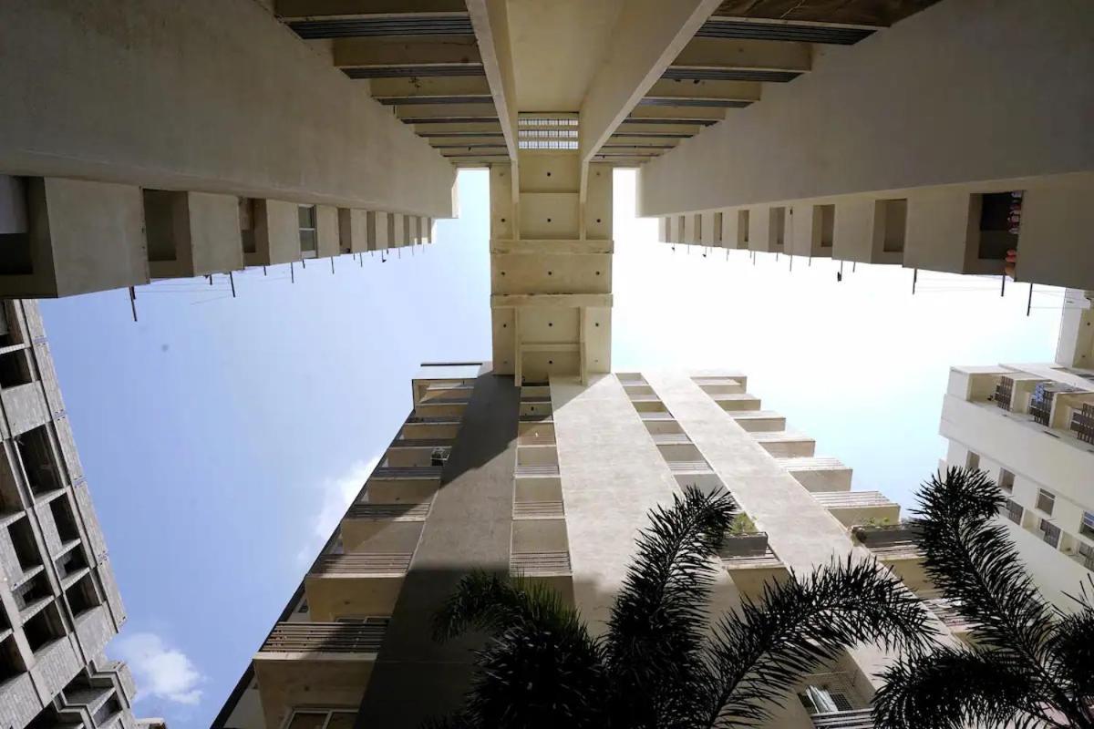7 Seasons Palm Suite With Sky Orbit, Balcony, Swimming Pool, Wifi, Playground Rádzskot Kültér fotó
