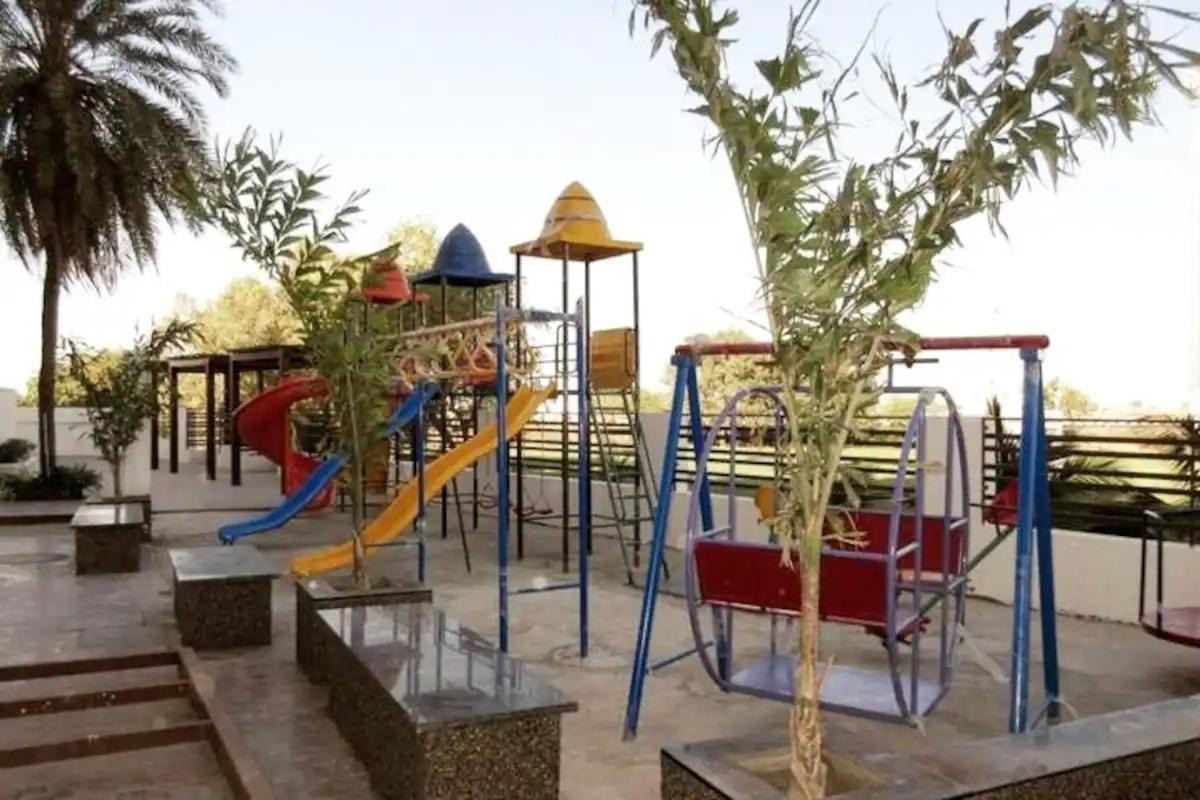 7 Seasons Palm Suite With Sky Orbit, Balcony, Swimming Pool, Wifi, Playground Rádzskot Kültér fotó
