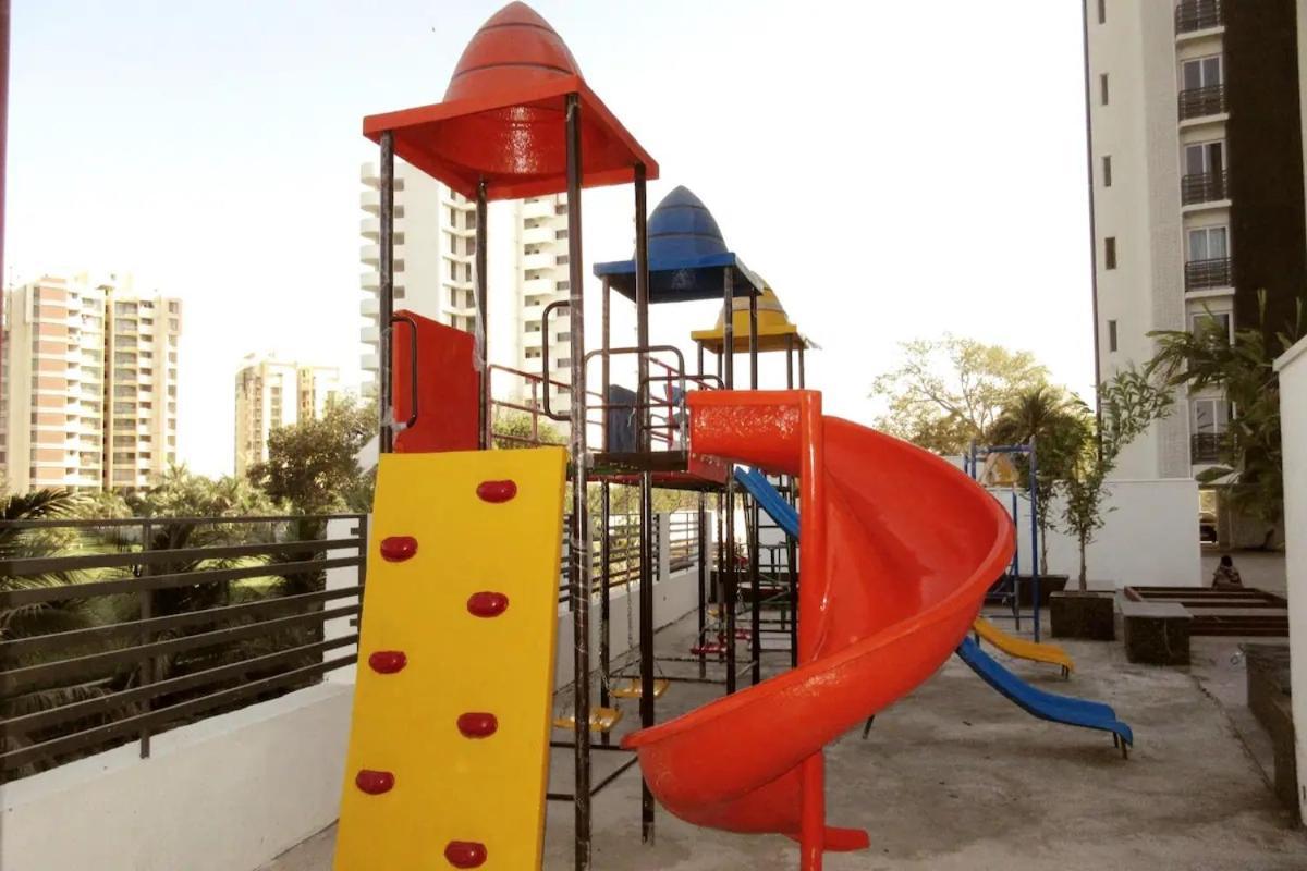 7 Seasons Palm Suite With Sky Orbit, Balcony, Swimming Pool, Wifi, Playground Rádzskot Kültér fotó