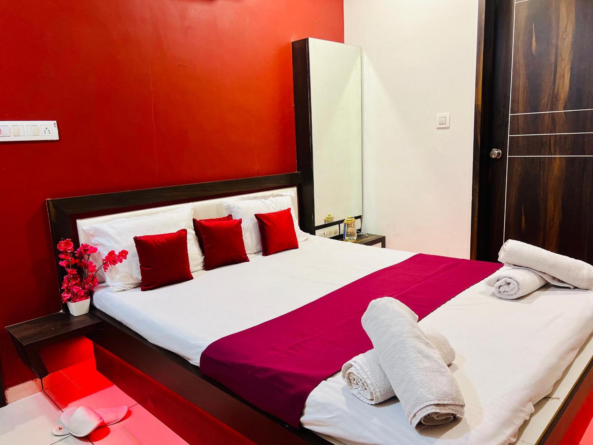 7 Seasons Palm Suite With Sky Orbit, Balcony, Swimming Pool, Wifi, Playground Rádzskot Kültér fotó