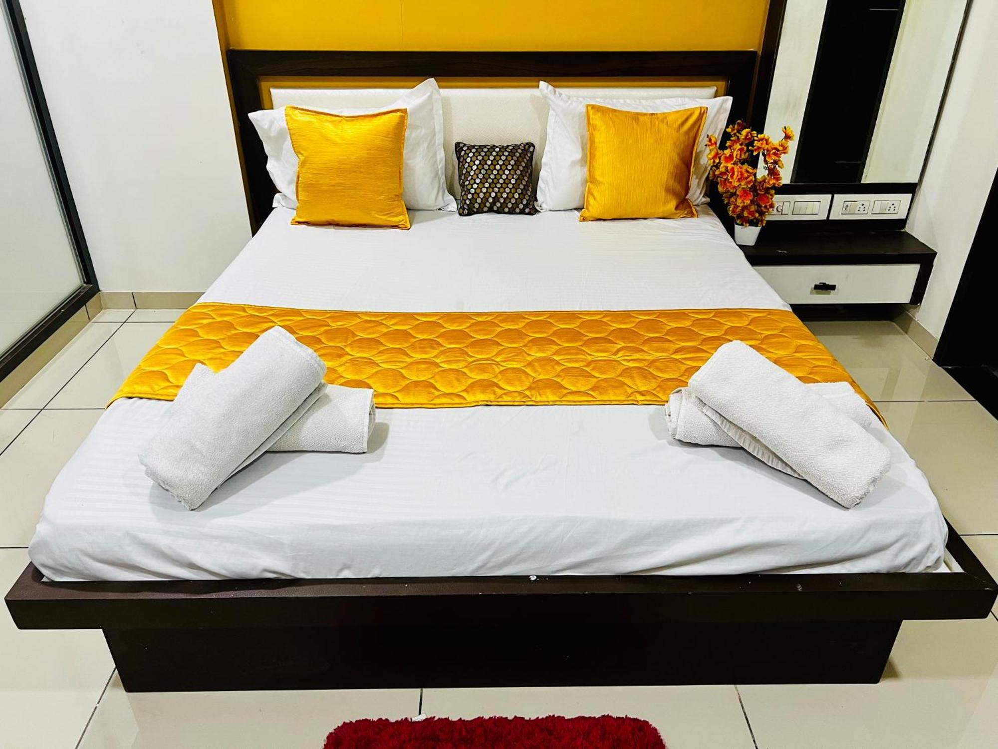 7 Seasons Palm Suite With Sky Orbit, Balcony, Swimming Pool, Wifi, Playground Rádzskot Kültér fotó